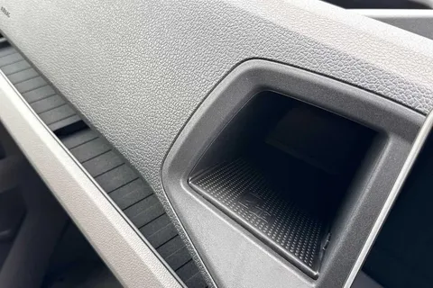 42 of 59 for Volkswagen Crafter CR30 Commerce MWB 140 PS FWD - MY25/Bus Pack/Rear Camera/Step