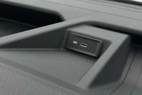 43 of 59 for Volkswagen Crafter CR30 Commerce MWB 140 PS FWD - MY25/Bus Pack/Rear Camera/Step