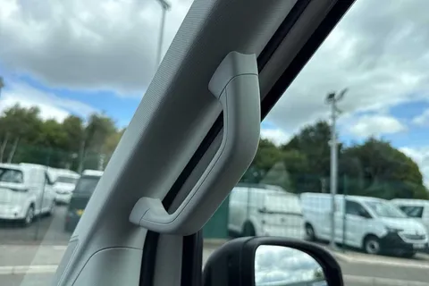 45 of 59 for Volkswagen Crafter CR30 Commerce MWB 140 PS FWD - MY25/Bus Pack/Rear Camera/Step