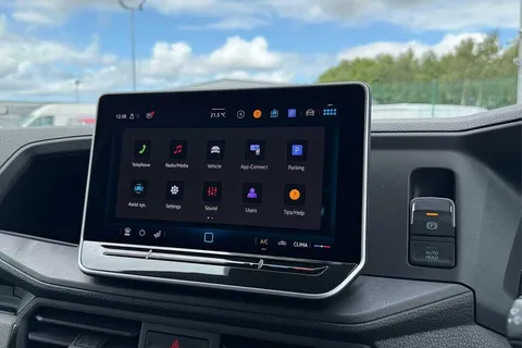 46 of 59 for Volkswagen Crafter CR30 Commerce MWB 140 PS FWD - MY25/Bus Pack/Rear Camera/Step