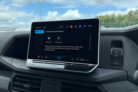 50 of 59 for Volkswagen Crafter CR30 Commerce MWB 140 PS FWD - MY25/Bus Pack/Rear Camera/Step