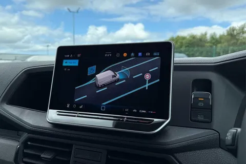 53 of 59 for Volkswagen Crafter CR30 Commerce MWB 140 PS FWD - MY25/Bus Pack/Rear Camera/Step