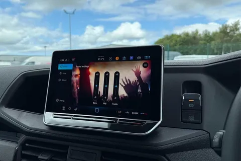 55 of 59 for Volkswagen Crafter CR30 Commerce MWB 140 PS FWD - MY25/Bus Pack/Rear Camera/Step