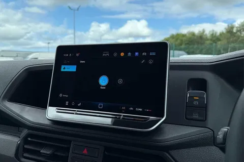 56 of 59 for Volkswagen Crafter CR30 Commerce MWB 140 PS FWD - MY25/Bus Pack/Rear Camera/Step