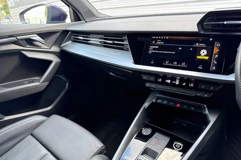 MJ71CZK Audi A3 1.4 TFSIe 40 S line Sportback S Tronic Euro 6 (s/s) 5dr 13kWh Thumbnail #16