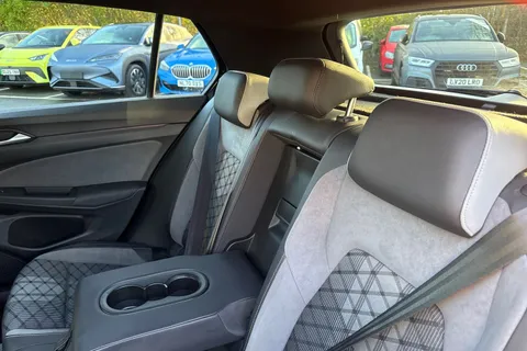 RE70NSJ Volkswagen Golf 1.5 eTSI MHEV R-Line DSG Euro 6 (s/s) 5dr Thumbnail #15