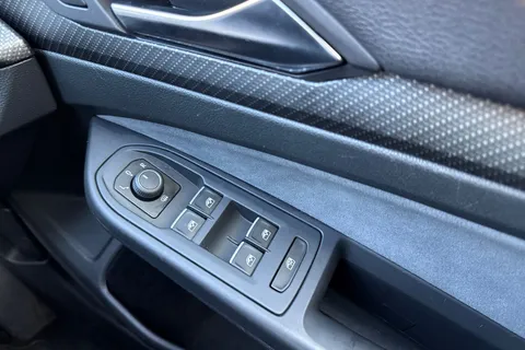 RE70NSJ Volkswagen Golf 1.5 eTSI MHEV R-Line DSG Euro 6 (s/s) 5dr Thumbnail #19