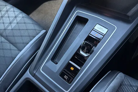 RE70NSJ Volkswagen Golf 1.5 eTSI MHEV R-Line DSG Euro 6 (s/s) 5dr Thumbnail #21