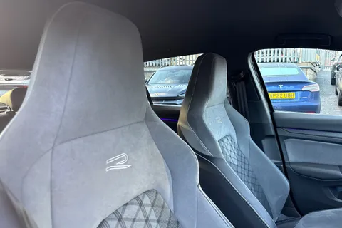 RE70NSJ Volkswagen Golf 1.5 eTSI MHEV R-Line DSG Euro 6 (s/s) 5dr Thumbnail #22