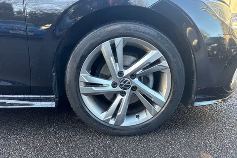 RE70NSJ Volkswagen Golf 1.5 eTSI MHEV R-Line DSG Euro 6 (s/s) 5dr Thumbnail #23