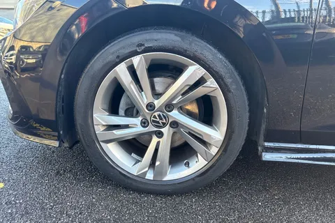 RE70NSJ Volkswagen Golf 1.5 eTSI MHEV R-Line DSG Euro 6 (s/s) 5dr Thumbnail #24