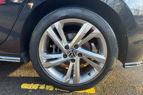 RE70NSJ Volkswagen Golf 1.5 eTSI MHEV R-Line DSG Euro 6 (s/s) 5dr Thumbnail #25