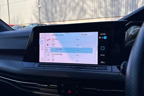 RE70NSJ Volkswagen Golf 1.5 eTSI MHEV R-Line DSG Euro 6 (s/s) 5dr Thumbnail #37