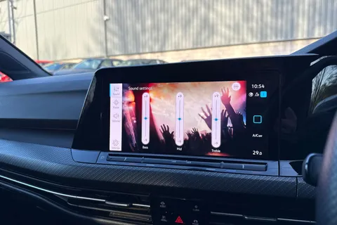 RE70NSJ Volkswagen Golf 1.5 eTSI MHEV R-Line DSG Euro 6 (s/s) 5dr Thumbnail #38