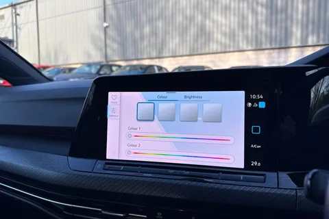 RE70NSJ Volkswagen Golf 1.5 eTSI MHEV R-Line DSG Euro 6 (s/s) 5dr Thumbnail #40