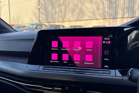 RE70NSJ Volkswagen Golf 1.5 eTSI MHEV R-Line DSG Euro 6 (s/s) 5dr Thumbnail #41