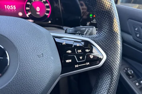 RE70NSJ Volkswagen Golf 1.5 eTSI MHEV R-Line DSG Euro 6 (s/s) 5dr Thumbnail #45