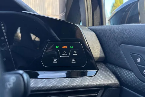 RE70NSJ Volkswagen Golf 1.5 eTSI MHEV R-Line DSG Euro 6 (s/s) 5dr Thumbnail #47