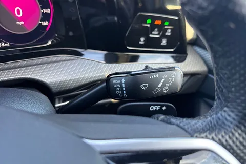 RE70NSJ Volkswagen Golf 1.5 eTSI MHEV R-Line DSG Euro 6 (s/s) 5dr Thumbnail #52