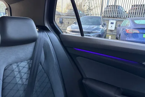 RE70NSJ Volkswagen Golf 1.5 eTSI MHEV R-Line DSG Euro 6 (s/s) 5dr Thumbnail #54