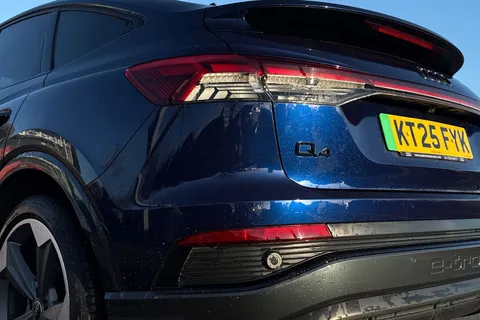 KT25FYK Audi Q4 e-tron Q4 Sportback Black Edition 45 e-tron  210,00 kW Thumbnail #9