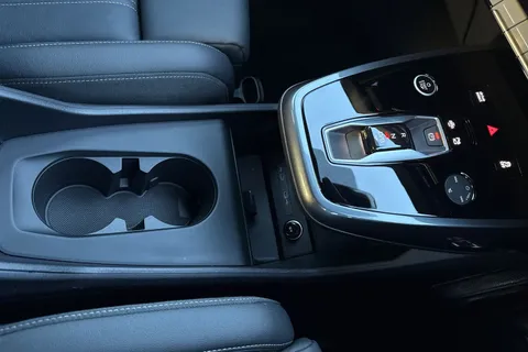 KT25FYK Audi Q4 e-tron Q4 Sportback Black Edition 45 e-tron  210,00 kW Thumbnail #24