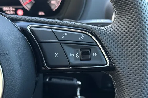 KT74CLZ Audi Q2 Black Edition 35 TFSI  150 PS S tronic Thumbnail #47