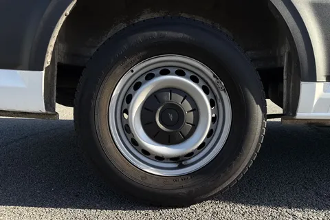 DG25CZC Volkswagen Crafter 2.0 TDI 140PS Commerce High Roof Van Thumbnail #12