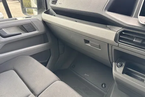 DG25CZC Volkswagen Crafter 2.0 TDI 140PS Commerce High Roof Van Thumbnail #21