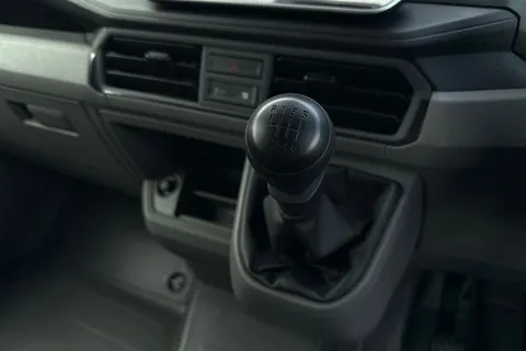 DF75WRO Volkswagen Crafter 2.0 TDI 140PS Commerce High Roof Van Thumbnail #23