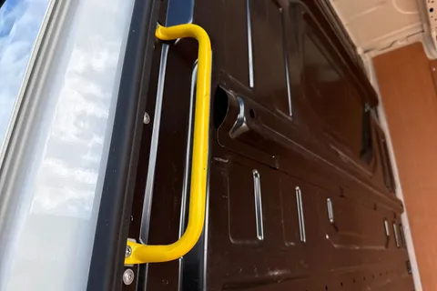 DG25CZC Volkswagen Crafter 2.0 TDI 140PS Commerce High Roof Van Thumbnail #34