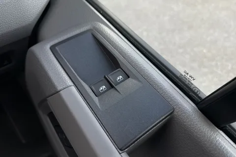 DF75WRO Volkswagen Crafter 2.0 TDI 140PS Commerce High Roof Van Thumbnail #33