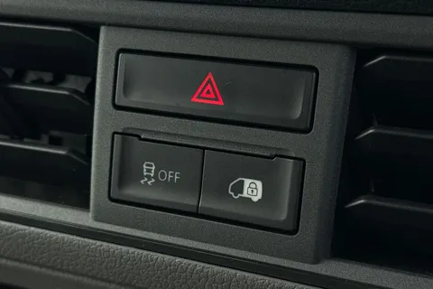 DF75WRO Volkswagen Crafter 2.0 TDI 140PS Commerce High Roof Van Thumbnail #38