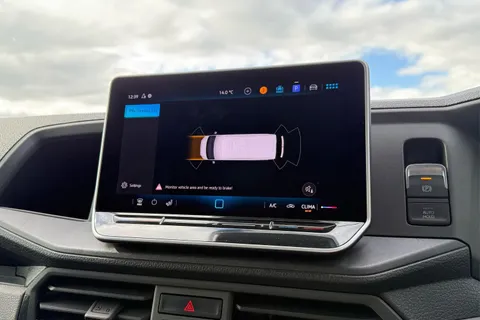 DG25CZC Volkswagen Crafter 2.0 TDI 140PS Commerce High Roof Van Thumbnail #51