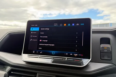 DG25CZC Volkswagen Crafter 2.0 TDI 140PS Commerce High Roof Van Thumbnail #54