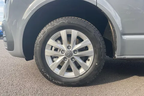 DF74FCL Volkswagen Transporter 2.0 TDI 110 Highline Van Thumbnail #13