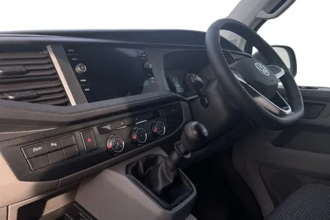 DF74FCL Volkswagen Transporter 2.0 TDI 110 Highline Van Thumbnail #15