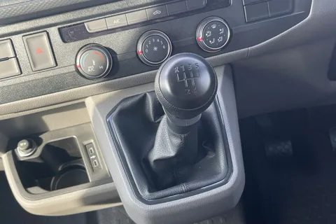 DF74FCL Volkswagen Transporter 2.0 TDI 110 Highline Van Thumbnail #23