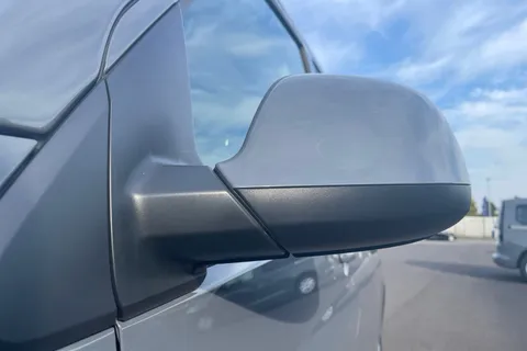 DF74FCL Volkswagen Transporter 2.0 TDI 110 Highline Van Thumbnail #28