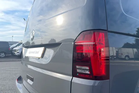 DF74FCL Volkswagen Transporter 2.0 TDI 110 Highline Van Thumbnail #32