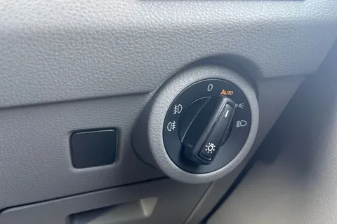 DF74FCL Volkswagen Transporter 2.0 TDI 110 Highline Van Thumbnail #39