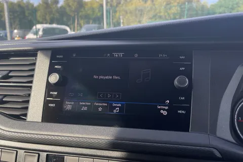 DF74FCL Volkswagen Transporter 2.0 TDI 110 Highline Van Thumbnail #52