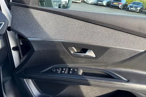 18 of 64 for PEUGEOT 3008 1.2 PureTech GT Line Euro 6 (s/s) 5dr