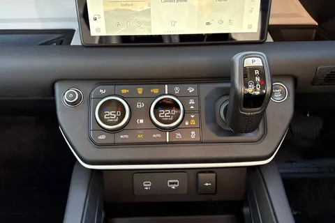 DT73ZHH Land Rover Defender 110 3.0 D250 XS Edition 5dr Thumbnail #15