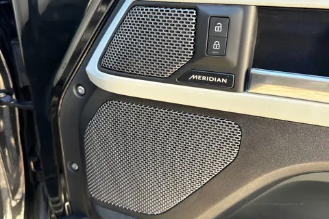 DT73ZHH Land Rover Defender 110 3.0 D250 XS Edition 5dr Thumbnail #25