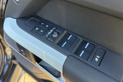DT73ZHH Land Rover Defender 110 3.0 D250 XS Edition 5dr Thumbnail #26