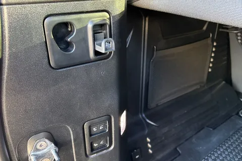 DT73ZHH Land Rover Defender 110 3.0 D250 XS Edition 5dr Thumbnail #28