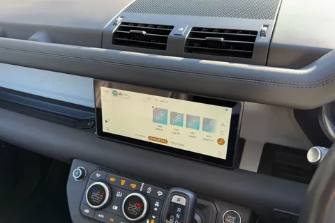 DT73ZHH Land Rover Defender 110 3.0 D250 XS Edition 5dr Thumbnail #37