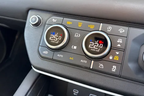 DT73ZHH Land Rover Defender 110 3.0 D250 XS Edition 5dr Thumbnail #39