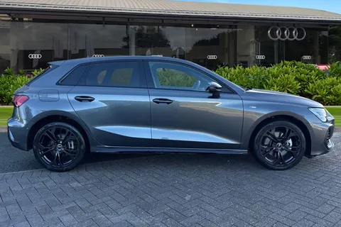 DW25AUK Audi A3 Black Edition 40 TFSI e  204 PS S tronic Thumbnail #4